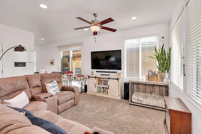 10857 N Knowlton Way, Fresno, CA 93730