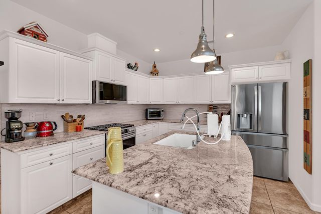 10857 N Knowlton Way, Fresno, CA 93730