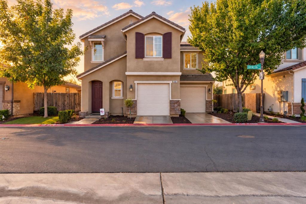 10857 N Knowlton Way, Fresno, CA 93730