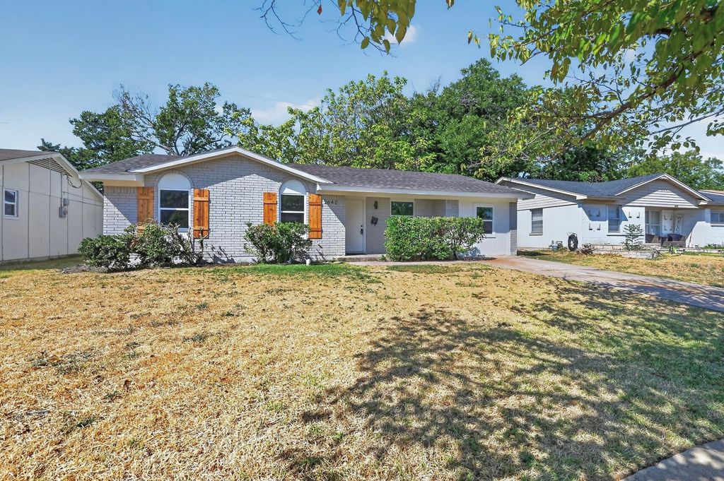 2642 Brady Lane, Grand Prairie, TX 75052 — exterior