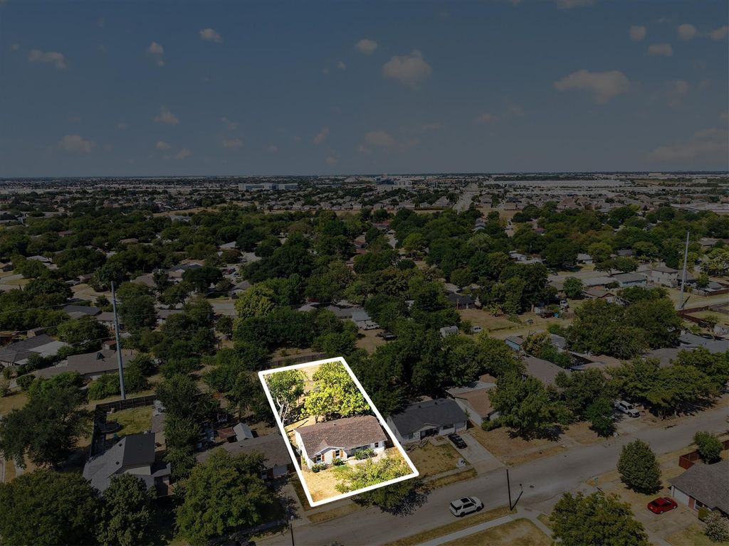 2642 Brady Lane, Grand Prairie, TX 75052 — photo 2