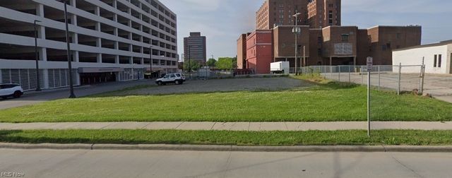 10605 Cedar Avenue, Cleveland, OH 44106