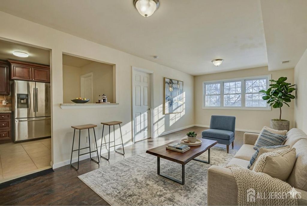 342 College Drive, Edison, NJ 08817