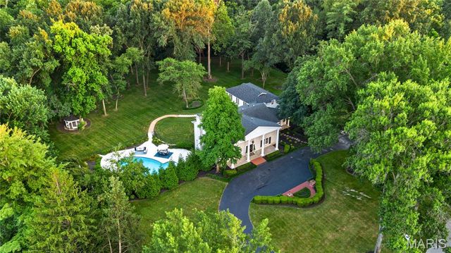 34 Somerset Downs Drive, Ladue, MO 63124