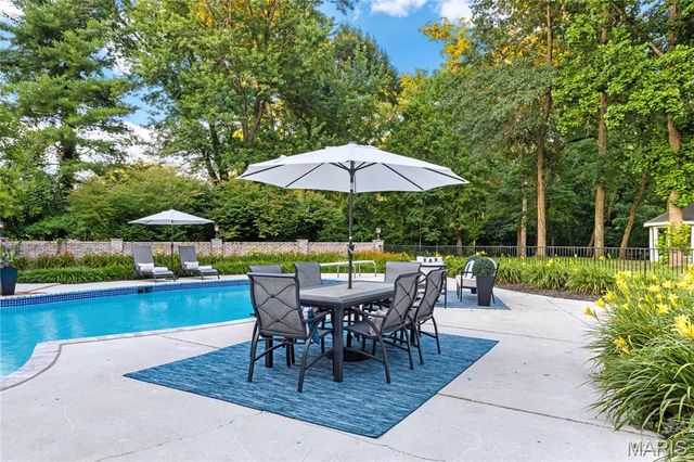 34 Somerset Downs Drive, Ladue, MO 63124