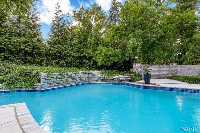 34 Somerset Downs Drive, Ladue, MO 63124