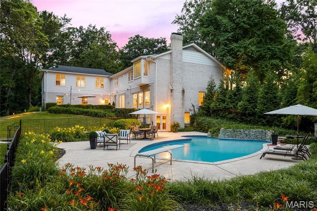 34 Somerset Downs Drive, Ladue, MO 63124