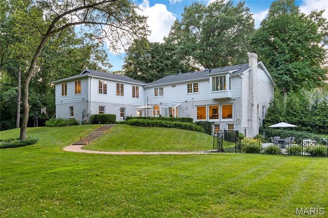 34 Somerset Downs Drive, Ladue, MO 63124