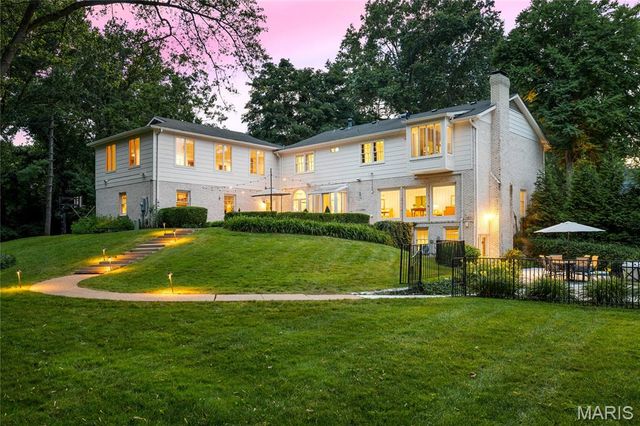 34 Somerset Downs Drive, Ladue, MO 63124