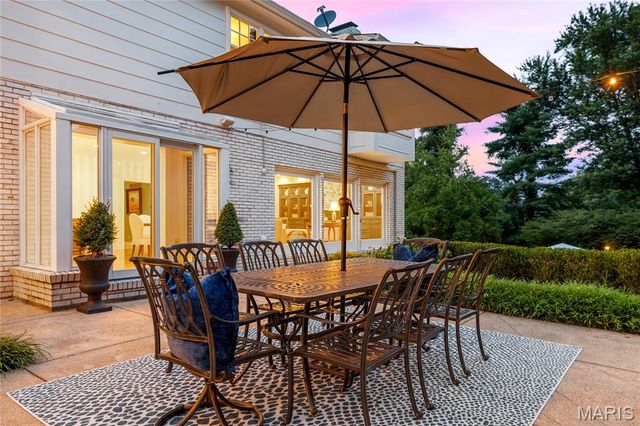 34 Somerset Downs Drive, Ladue, MO 63124