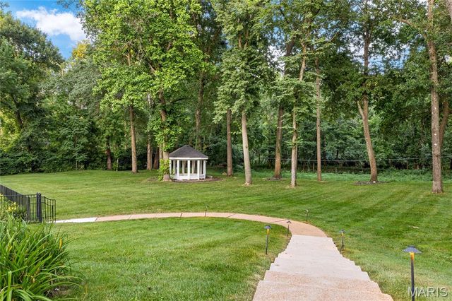 34 Somerset Downs Drive, Ladue, MO 63124