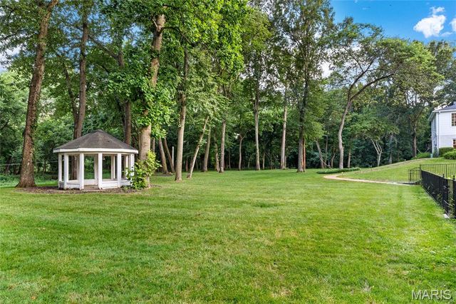 34 Somerset Downs Drive, Ladue, MO 63124