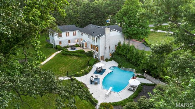 34 Somerset Downs Drive, Ladue, MO 63124