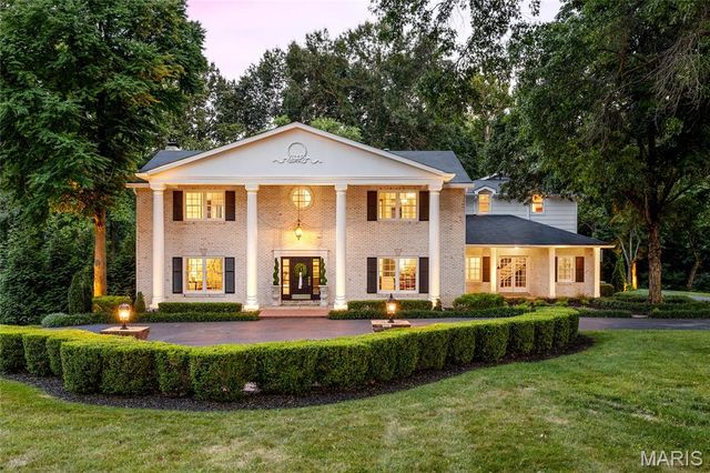 34 Somerset Downs Drive, Ladue, MO 63124
