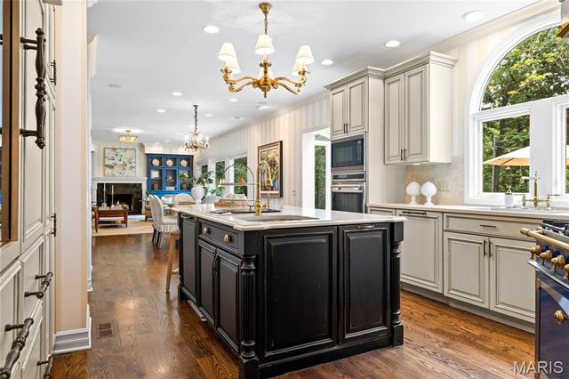 34 Somerset Downs Drive, Ladue, MO 63124