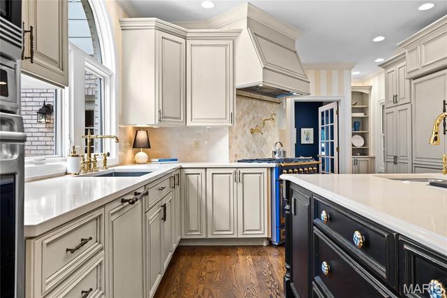 34 Somerset Downs Drive, Ladue, MO 63124