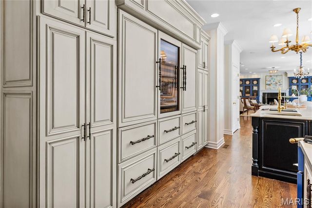 34 Somerset Downs Drive, Ladue, MO 63124