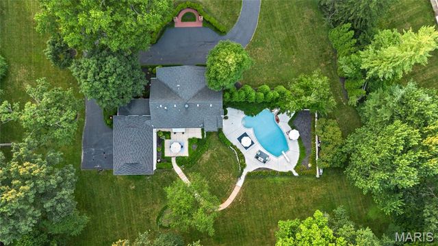 34 Somerset Downs Drive, Ladue, MO 63124
