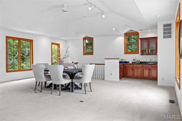 34 Somerset Downs Drive, Ladue, MO 63124