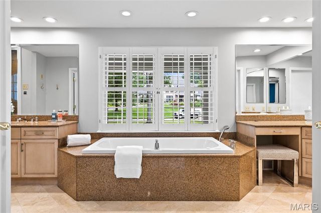 34 Somerset Downs Drive, Ladue, MO 63124