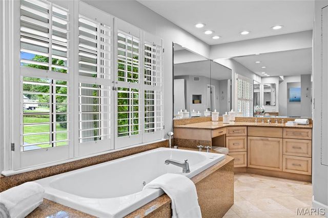 34 Somerset Downs Drive, Ladue, MO 63124
