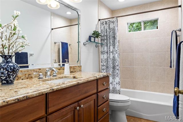 34 Somerset Downs Drive, Ladue, MO 63124