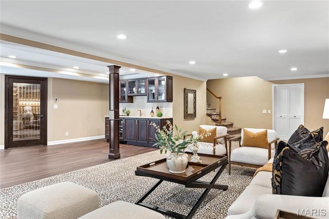 34 Somerset Downs Drive, Ladue, MO 63124