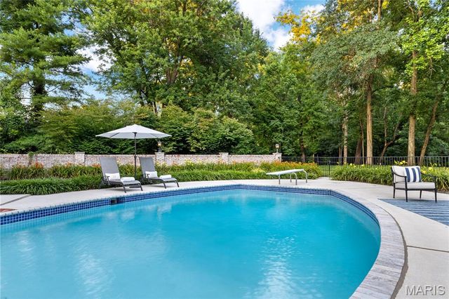 34 Somerset Downs Drive, Ladue, MO 63124
