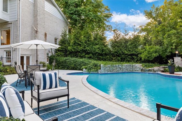 34 Somerset Downs Drive, Ladue, MO 63124