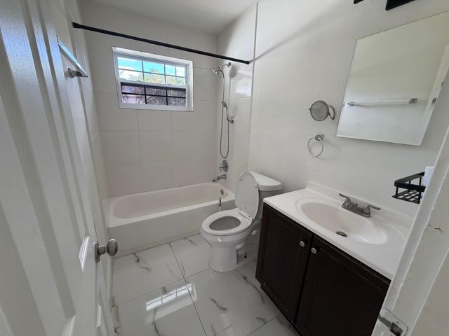 421 NE 11TH Street 1, Fort Lauderdale, FL 33304