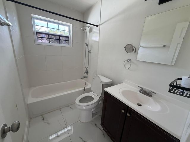 421 NE 11TH Street 1, Fort Lauderdale, FL 33304