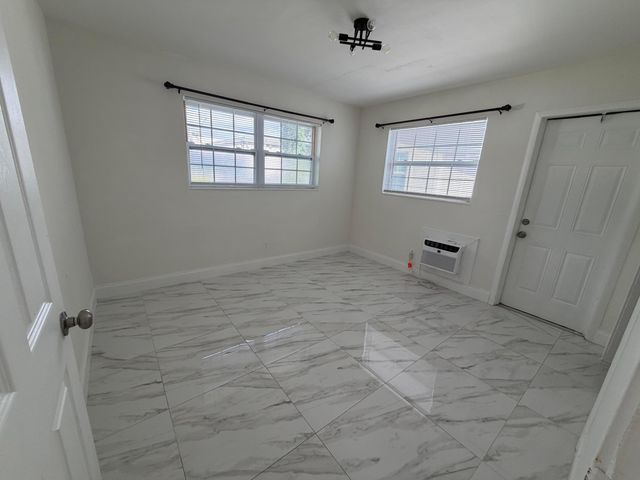 421 NE 11TH Street 1, Fort Lauderdale, FL 33304