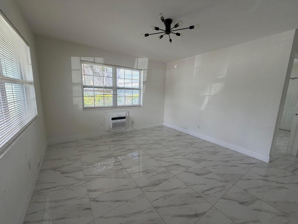 421 NE 11TH Street 1, Fort Lauderdale, FL 33304
