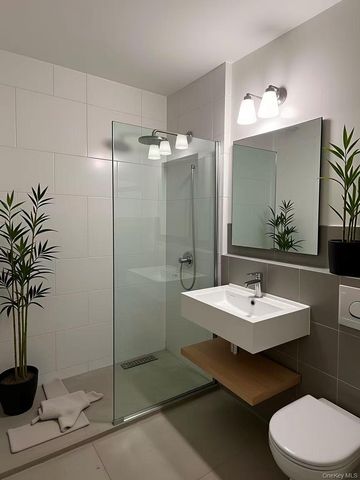 83-45 Vietor Ave 5D, Elmhurst, NY 11373