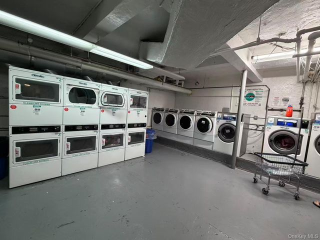 83-45 Vietor Ave 5D, Elmhurst, NY 11373