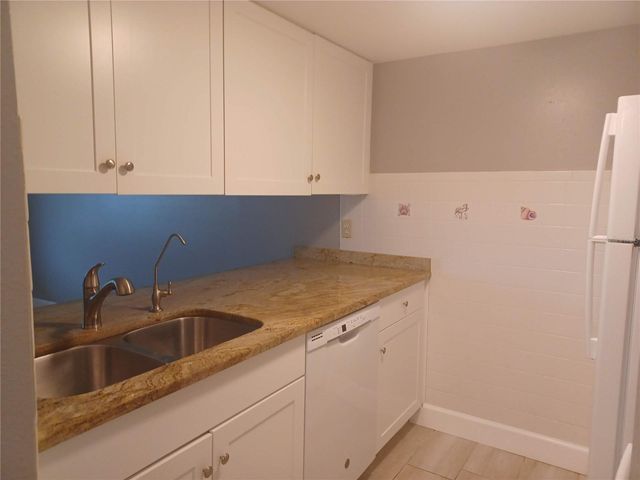 2525 W BAY DRIVE A12, Belleair Bluffs, FL 33770