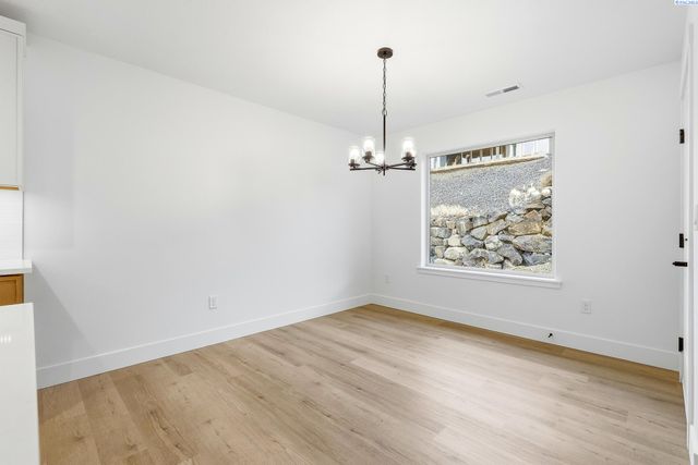 6556 W 29th Ct, Kennewick, WA 99338