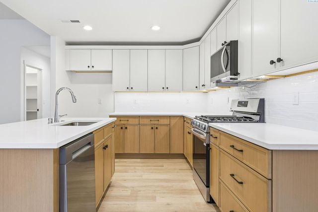 6556 W 29th Ct, Kennewick, WA 99338