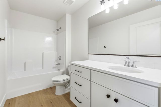 6556 W 29th Ct, Kennewick, WA 99338