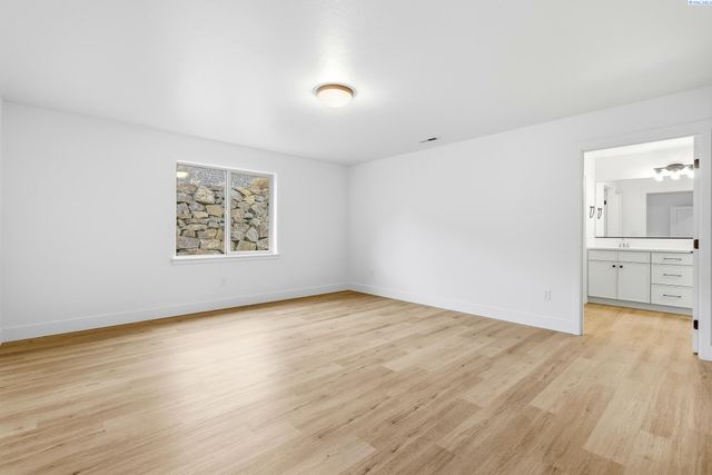 6556 W 29th Ct, Kennewick, WA 99338