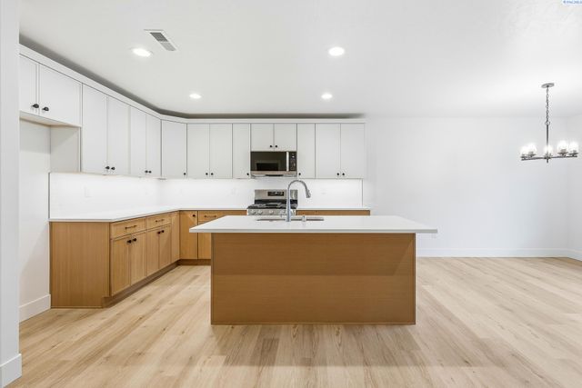 6556 W 29th Ct, Kennewick, WA 99338