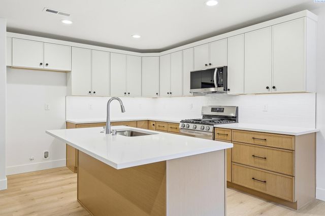 6556 W 29th Ct, Kennewick, WA 99338