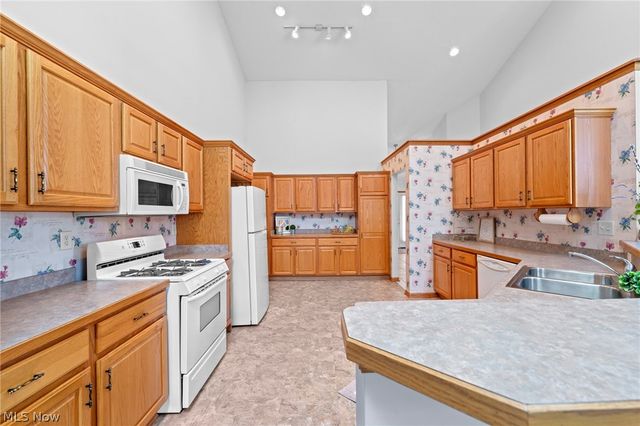 3489 Cobblestone Lane, Cuyahoga Falls, OH 44223