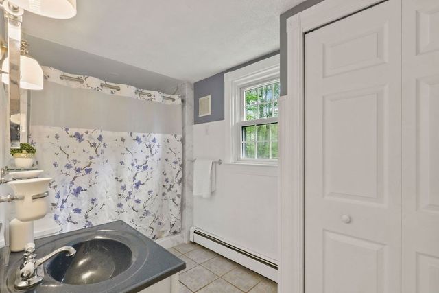 12 Elm St, Foxboro, MA 02035