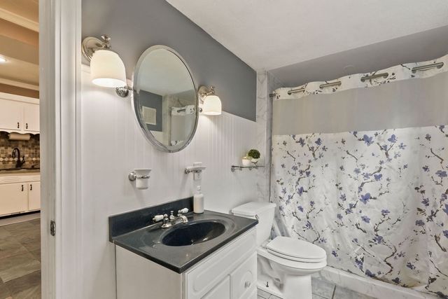 12 Elm St, Foxboro, MA 02035