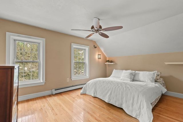 12 Elm St, Foxboro, MA 02035