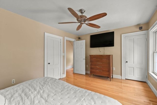 12 Elm St, Foxboro, MA 02035