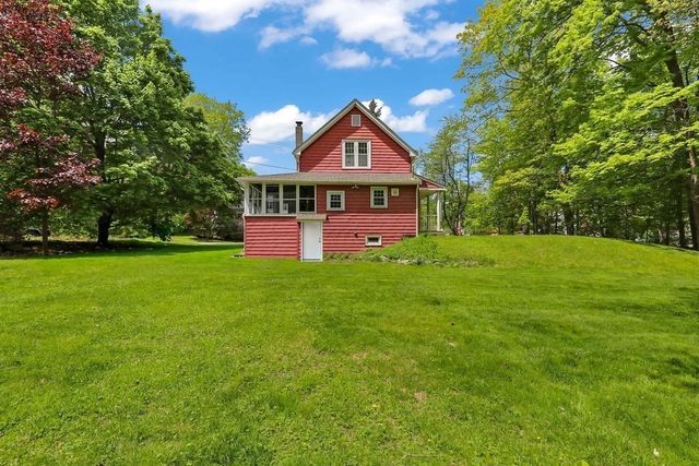 12 Elm St, Foxboro, MA 02035