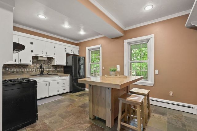 12 Elm St, Foxboro, MA 02035