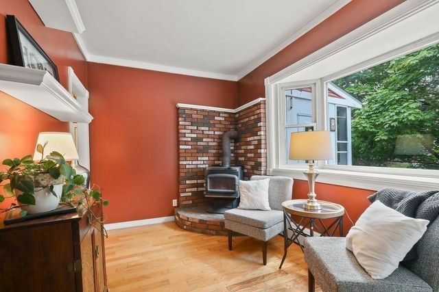 12 Elm St, Foxboro, MA 02035